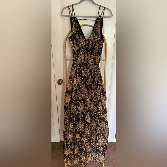 Sleeveless Floral Maxi Dress - Picture 3 of 4
